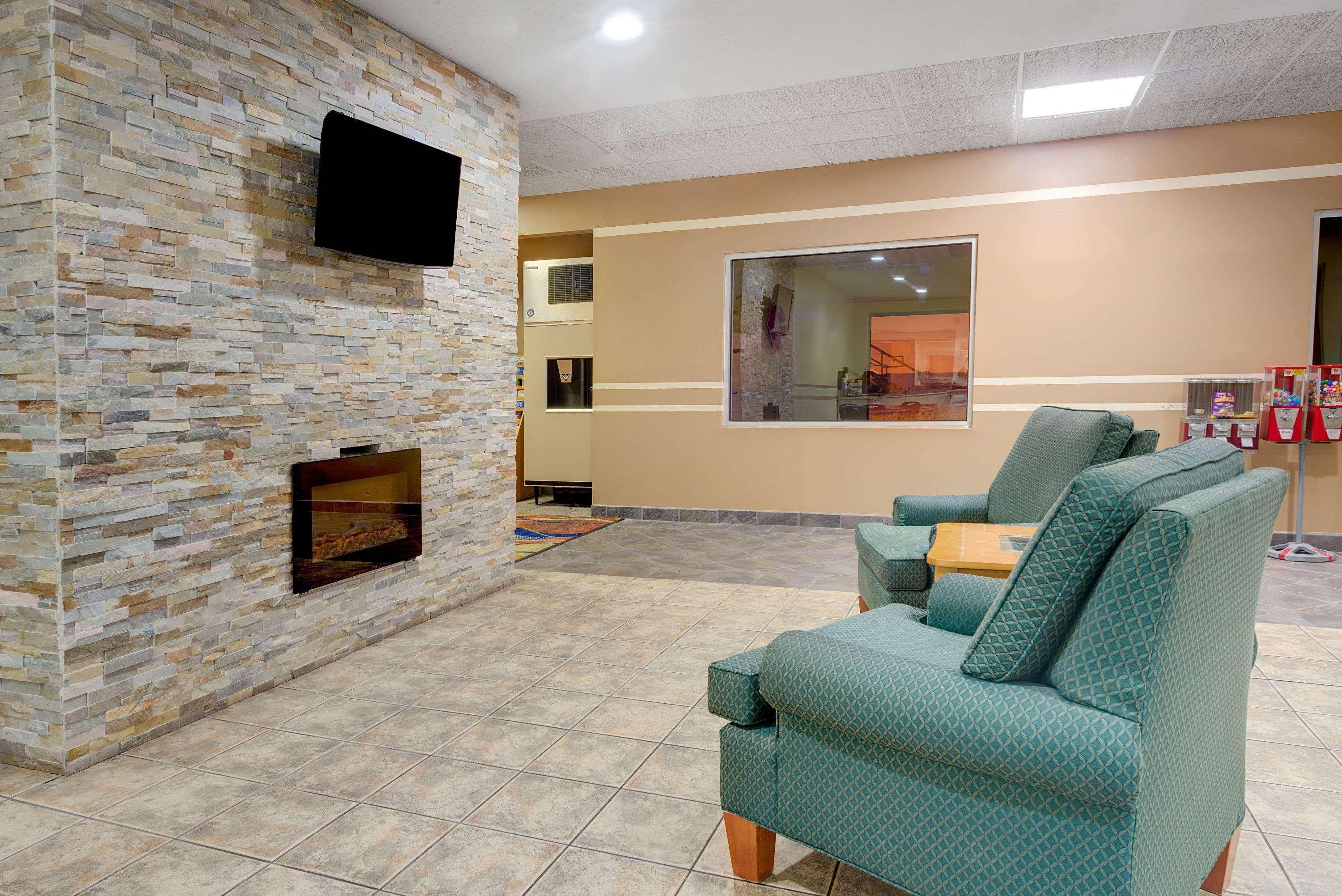 Super 8 By Wyndham Kokomo Exterior foto